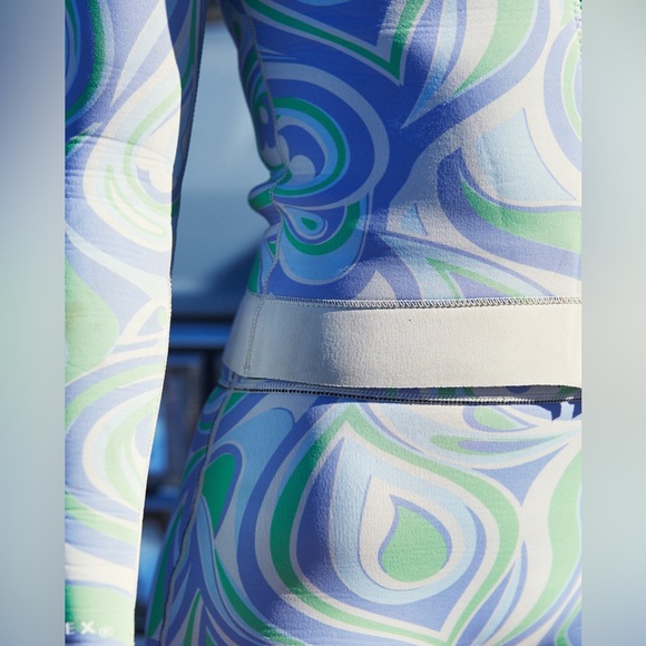 Seea Women's Wetsuit Jacket and Shorts- size M - Picture 4 of 15